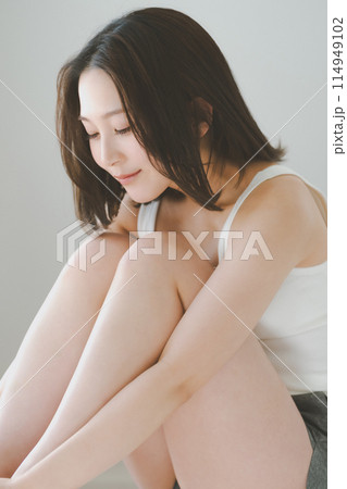 20代女性のフットケア 114949102