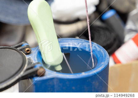 牧場 人工授精 牛 液体窒素 牧場 人工授精 牛 液体窒素 114949268