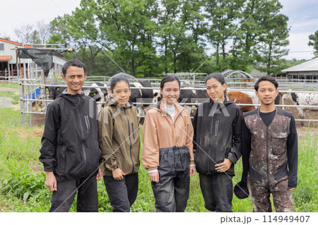 酪農　牧場　出稼ぎ　外国人　受け入れ 114949407