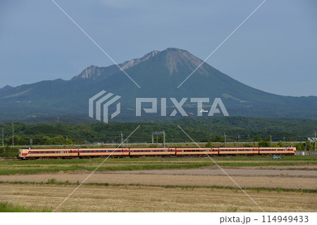 伯備線を走る381系L特急やくも24号 114949433