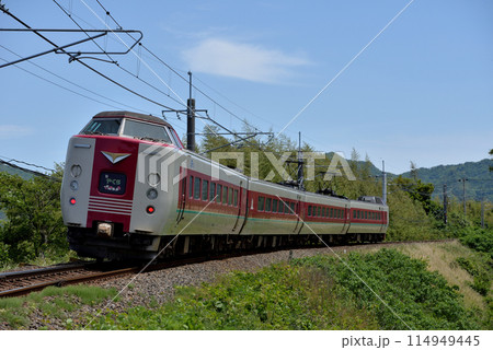 伯備線を走る381系L特急やくも18号 114949445