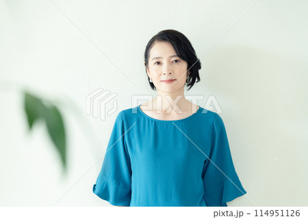 ミドル女性のポートレート 114951126
