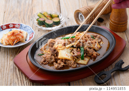 豚キムチ　豚肉のコクと旨味、キムチの持つニンニク、野菜の風味が絶品 114951855