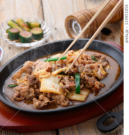 豚キムチ　豚肉のコクと旨味、キムチの持つニンニク、野菜の風味が絶品 114951858