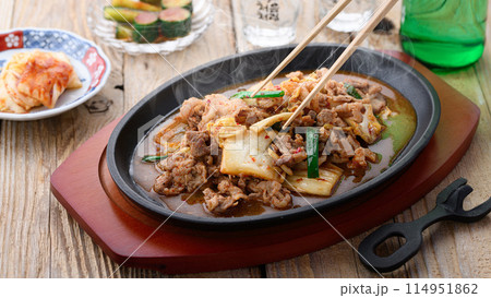 豚キムチ　豚肉のコクと旨味、キムチの持つニンニク、野菜の風味が絶品 114951862