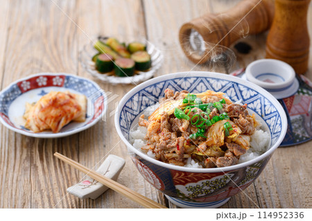 スタミナ満点 豚キムチ丼 (簡単さとおいしさを併せ持つナイスな丼) スタミナ満点 豚キムチ丼 (簡単さとおいしさを併せ持つナイスな丼) 114952336