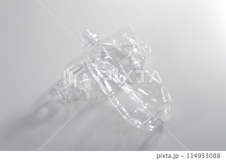 潰れたペットボトル 潰れたペットボトル 114953088