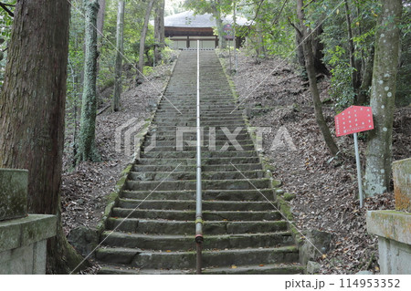 京都府宇治市 白山神社 参道の階段 京都府宇治市 白山神社 参道の階段 114953352