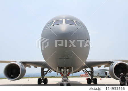 航空自衛隊美保基地(鳥取県)に配備された空中給油・輸送機のKC-46A 航空自衛隊美保基地(鳥取県)に配備された空中給油・輸送機のKC-46A 114953566