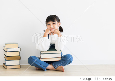 女の子 小学生 114953639