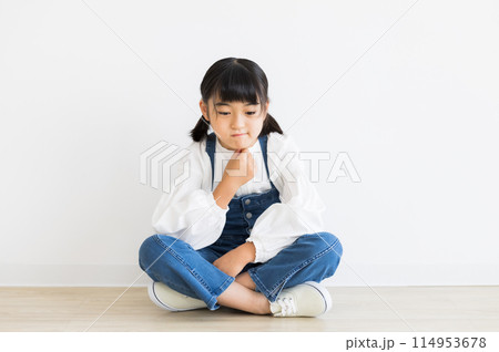 女の子 小学生 114953678
