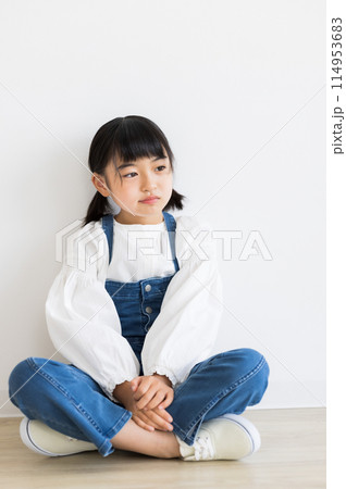 女の子 小学生 114953683