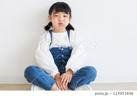 女の子 小学生 114953696