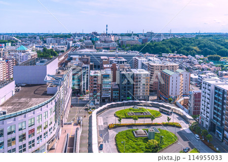 日本の横浜都市景観 センター北駅前やセンター南駅（画面奥）などを望む 114955033