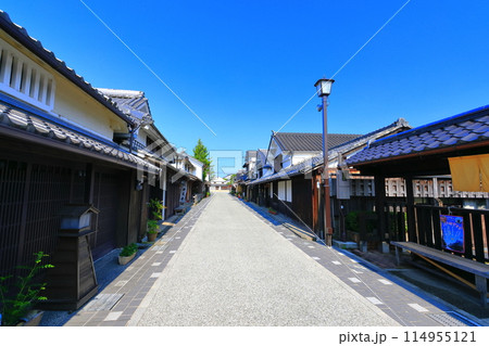 【兵庫県】快晴の河原町妻入商家群の町並み(丹波篠山城下町) 【兵庫県】快晴の河原町妻入商家群の町並み(丹波篠山城下町) 114955121