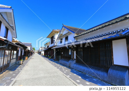 【兵庫県】快晴の河原町妻入商家群の町並み(丹波篠山城下町) 【兵庫県】快晴の河原町妻入商家群の町並み(丹波篠山城下町) 114955122