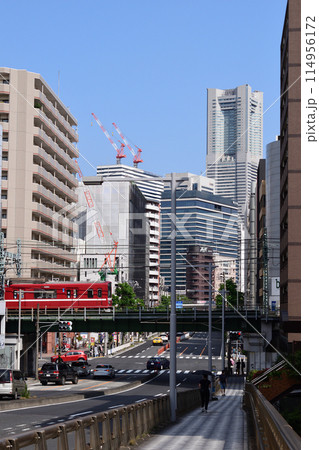 横浜ランドマークタワーと京急1500形 横浜ランドマークタワーと京急1500形 114956172