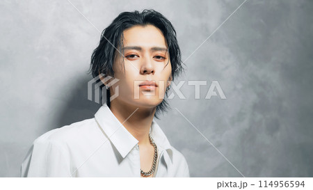男性のファッション・美容イメージ　メンズコスメ 114956594