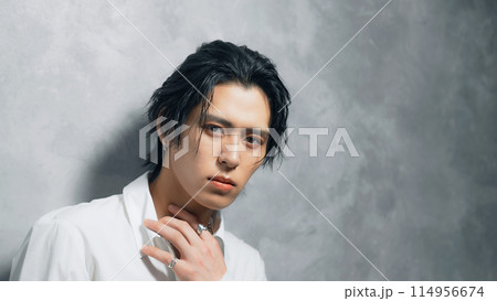 男性のファッション・美容イメージ メンズコスメ 男性のファッション・美容イメージ メンズコスメ 114956674