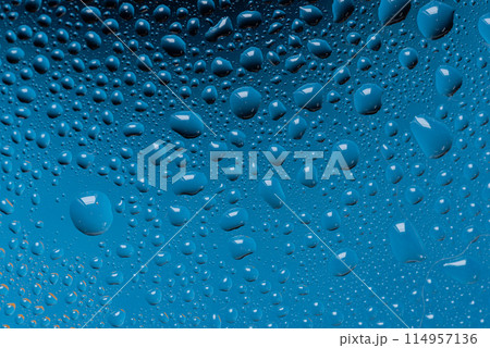 ガラスについた水滴 114957136