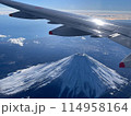 飛行機から見た富士山 114958164