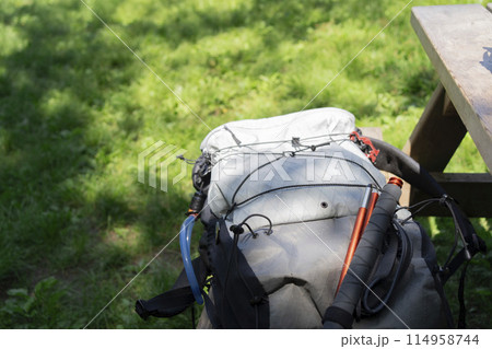 アウトドアで人気の超軽量ULバックパック 114958744