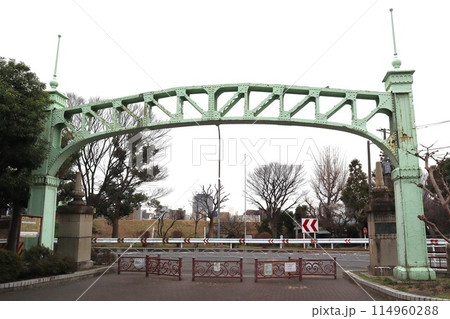 六郷橋 ・ 橋門と親柱（東京都大田区仲六郷4丁目） 114960288