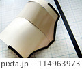 コスプレ用の鎧の淵に装飾を施す 114963973