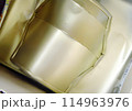厚紙で作ったコスプレ用の鎧を金色に塗装 114963976
