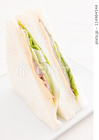 おいしいハムチーズレタスサンド おいしいハムチーズレタスサンド 114964544