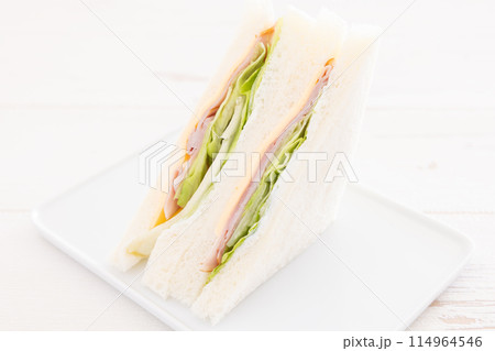 おいしいハムチーズレタスサンド おいしいハムチーズレタスサンド 114964546