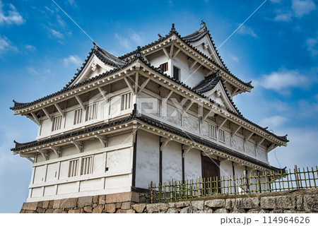 新幹線のホームから間近に見える名城「福山城」 114964626