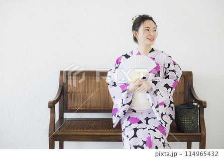 浴衣を着た女性　 114965432
