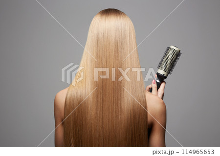Back of girl with Healthy hair. Care and styling hair with a comb Back of girl with Healthy hair. Care and styling hair with a comb 114965653