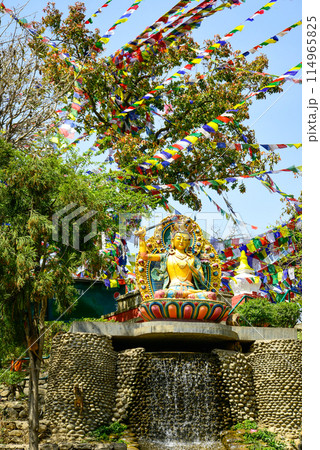 ネパールの首都カトマンズにあるスワヤンブナートのとても美しい風景 ネパールの首都カトマンズにあるスワヤンブナートのとても美しい風景 114965825