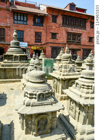 ネパールの首都カトマンズにあるスワヤンブナートのとても美しい風景 ネパールの首都カトマンズにあるスワヤンブナートのとても美しい風景 114965835