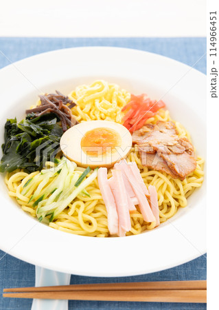 夏の味覚の美味しい冷やし中華 114966451