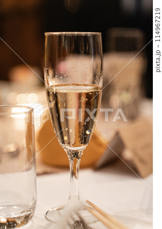 披露宴の乾杯用シャンパン 披露宴の乾杯用シャンパン 114967219