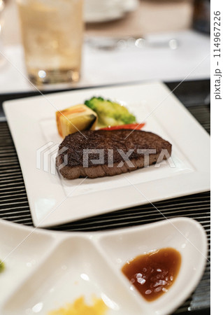 ザ・モーリスの牛ステーキ 114967226
