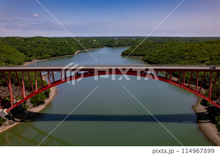 的矢湾大橋(ドローンによる空撮) 的矢湾大橋(ドローンによる空撮) 114967899