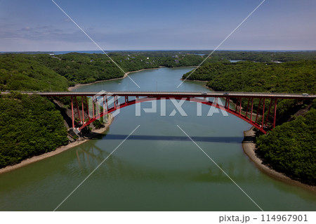 的矢湾大橋(ドローンによる空撮) 的矢湾大橋(ドローンによる空撮) 114967901