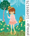 片手に花を持つ少女のイラスト 114969176