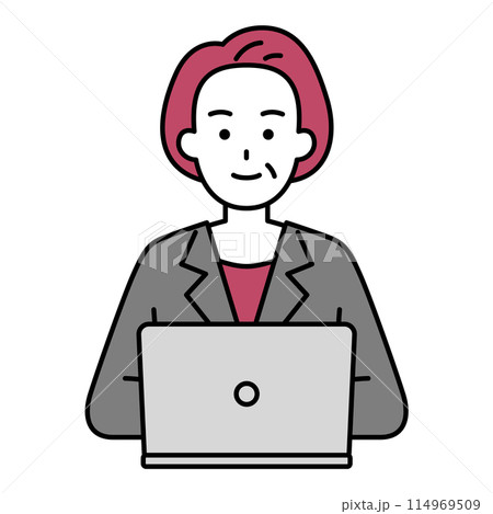 ノートパソコンで仕事をしている中年のスーツの女性 114969509