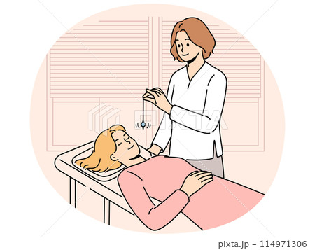 Psychiatrist hypnotizes female patient to treat psychological problems caused by difficult childhood 114971306