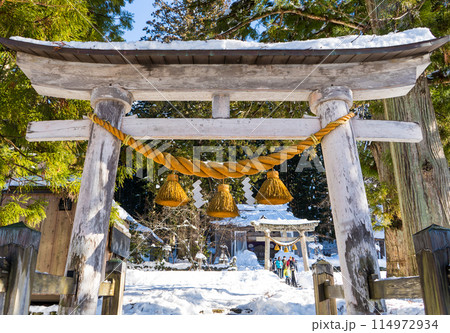 雪が積もった白川八幡神社の風景 雪が積もった白川八幡神社の風景 114972934
