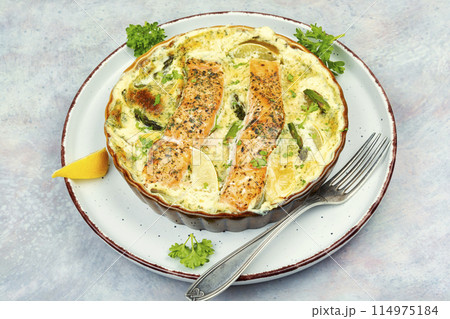 Salmon casserole or gratin. 114975184
