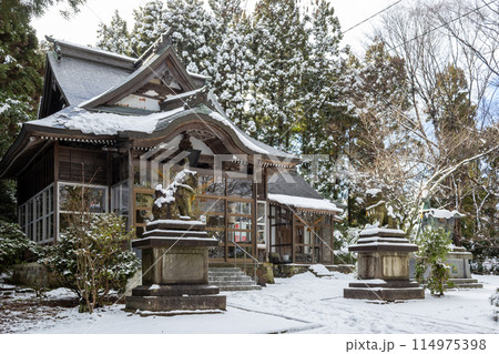 Small shrine in winter, Kanazawa, Japan. Small shrine in winter, Kanazawa, Japan. 114975398