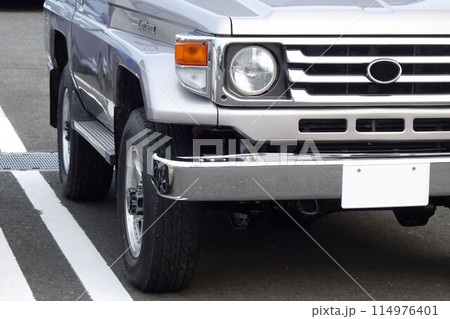 自動車イメージ　トヨタランドクルーザー70のフロントマスク 114976401