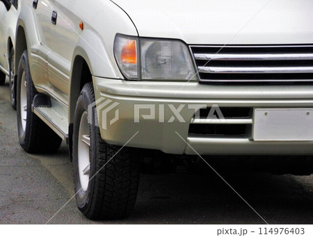 自動車イメージ　ランドクルーザー2代目プラドのフロントマスク 114976403