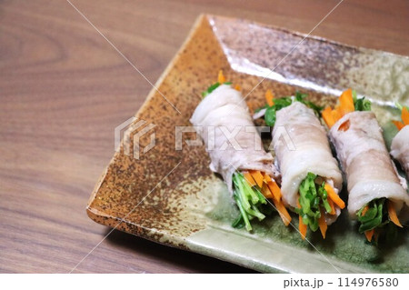 レンジで加熱したヘルシー肉巻き 114976580